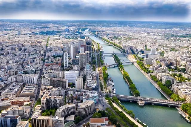 10 Astuces pour Voyager Loin en Économisant