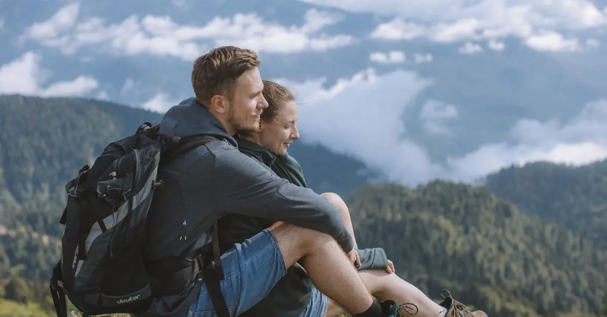 Les Meilleures Astuces pour Voyager Loin avec un Petit Budget