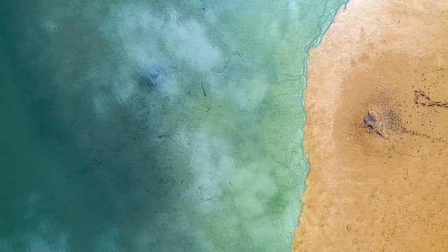 10 Plages Secrètes à Découvrir pour Échapper à la Foule